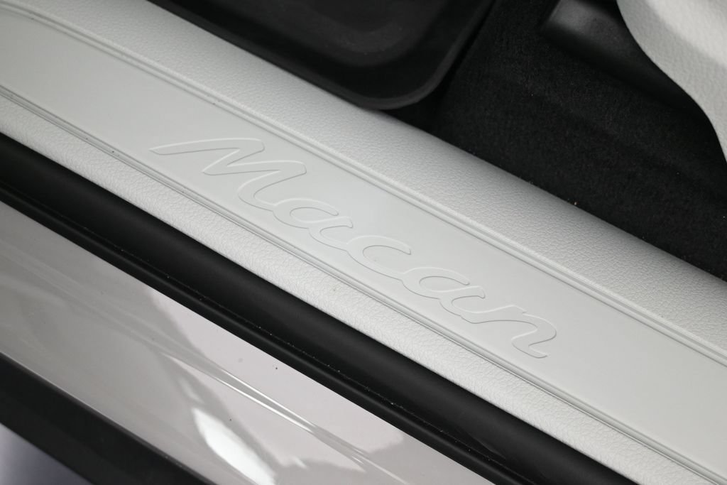 New 2026 Porsche Macan AWD/4WD image 33