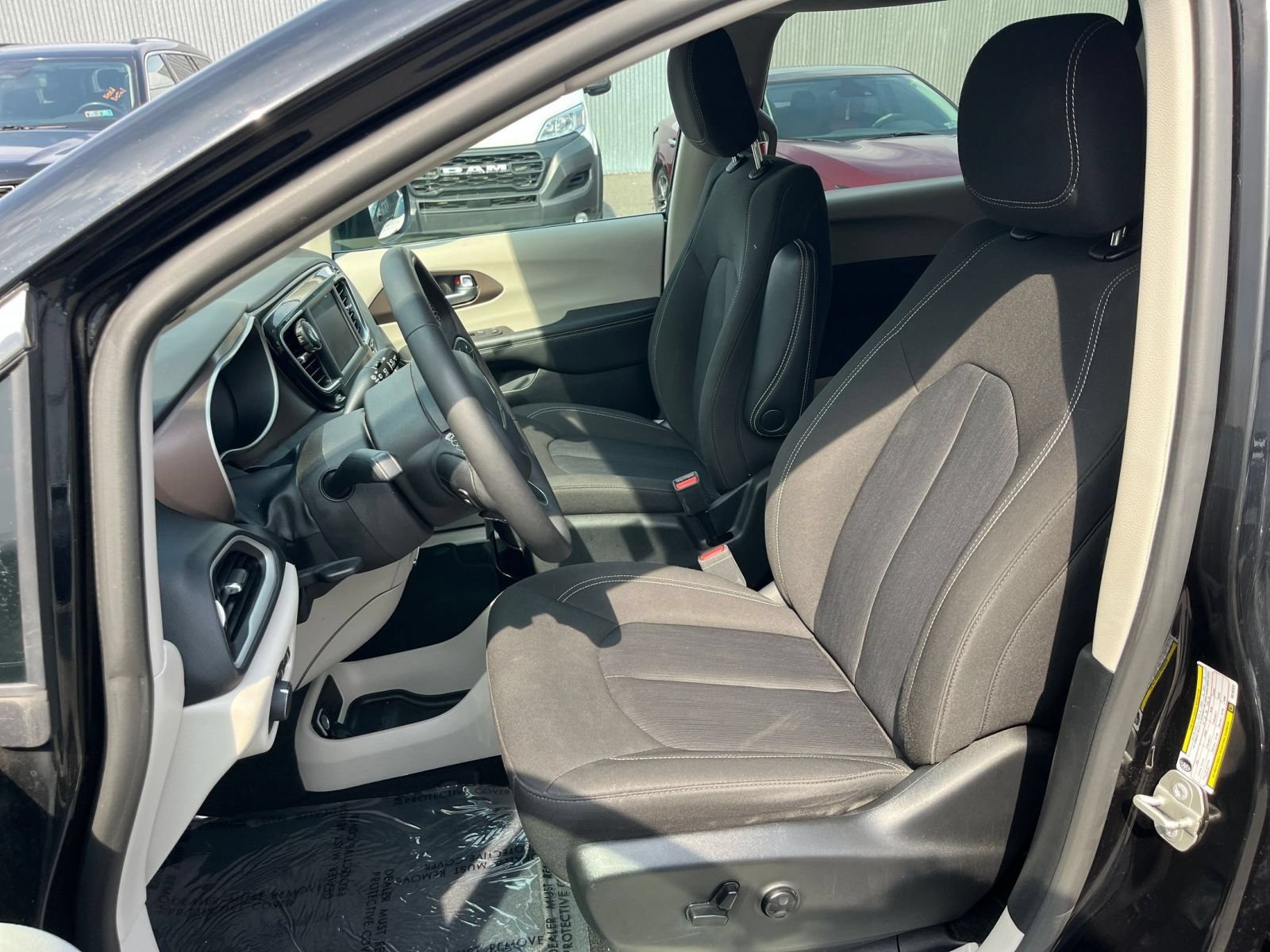 Used 2024 Chrysler Voyager LX FWD image 38