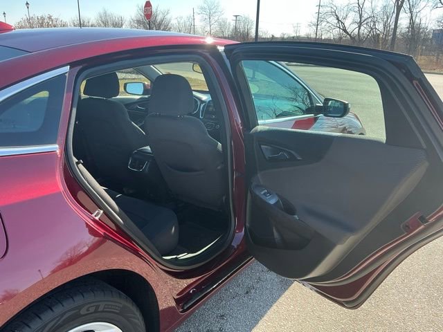Used 2016 Chevrolet Malibu LT image 18
