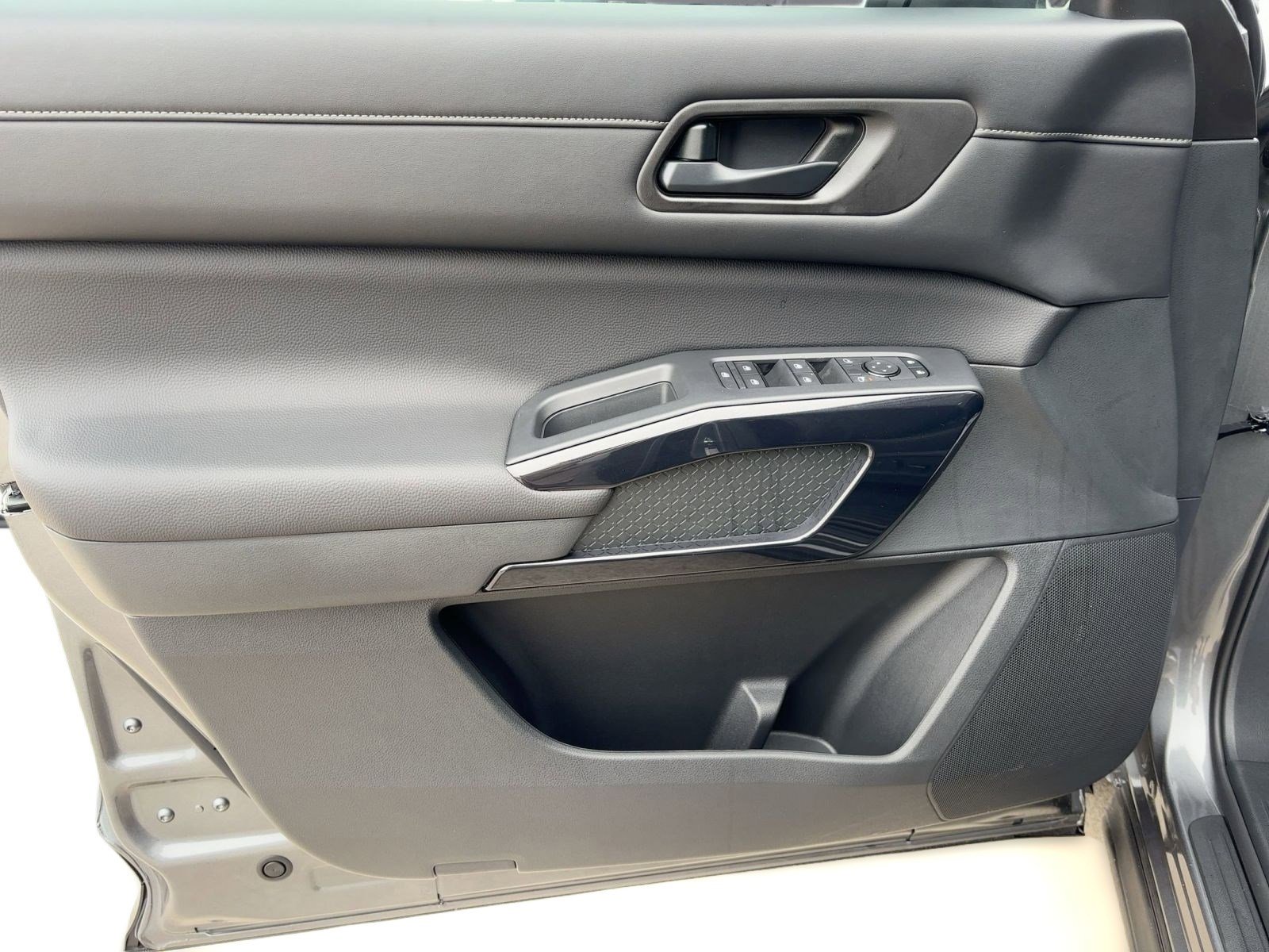 New 2026 Nissan Pathfinder SV image 12