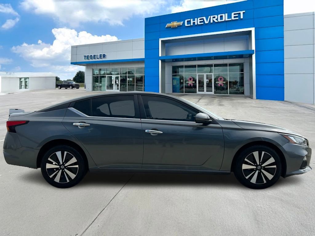 Used 2022 Nissan Altima 2.5 SV w/ SV Premium Package image 4