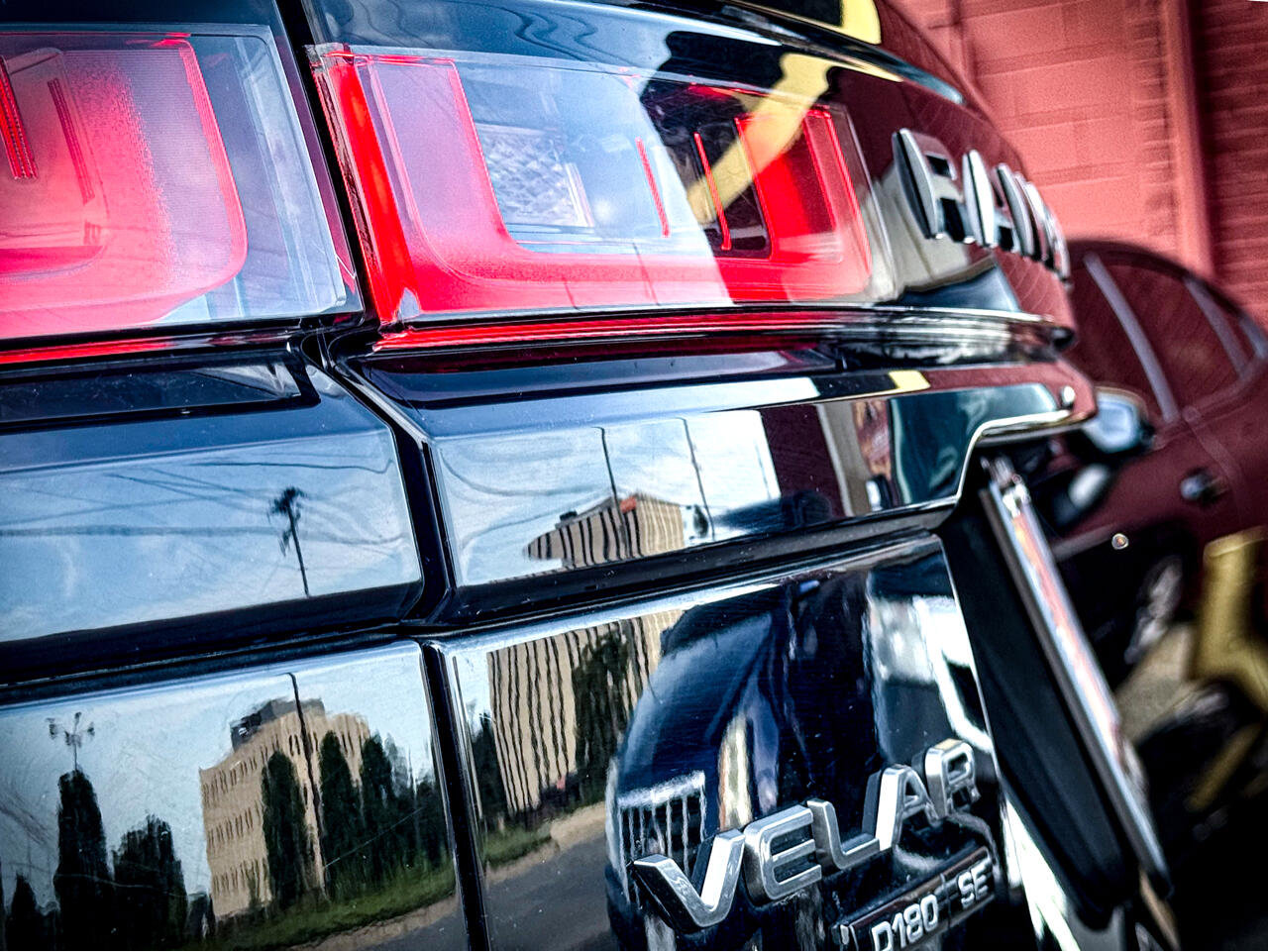 Used 2018 Land Rover Range Rover Velar R-Dynamic SE image 6