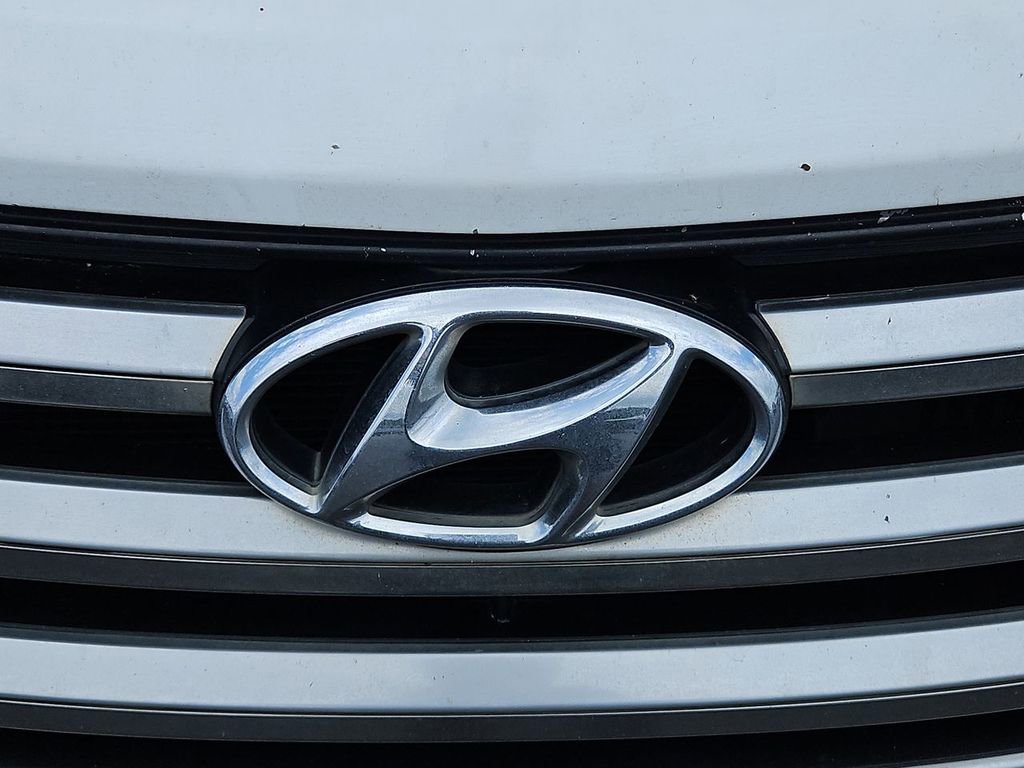 Used 2015 Hyundai Santa Fe Sport 2.0T w/ Option Group 05 FWD image 22