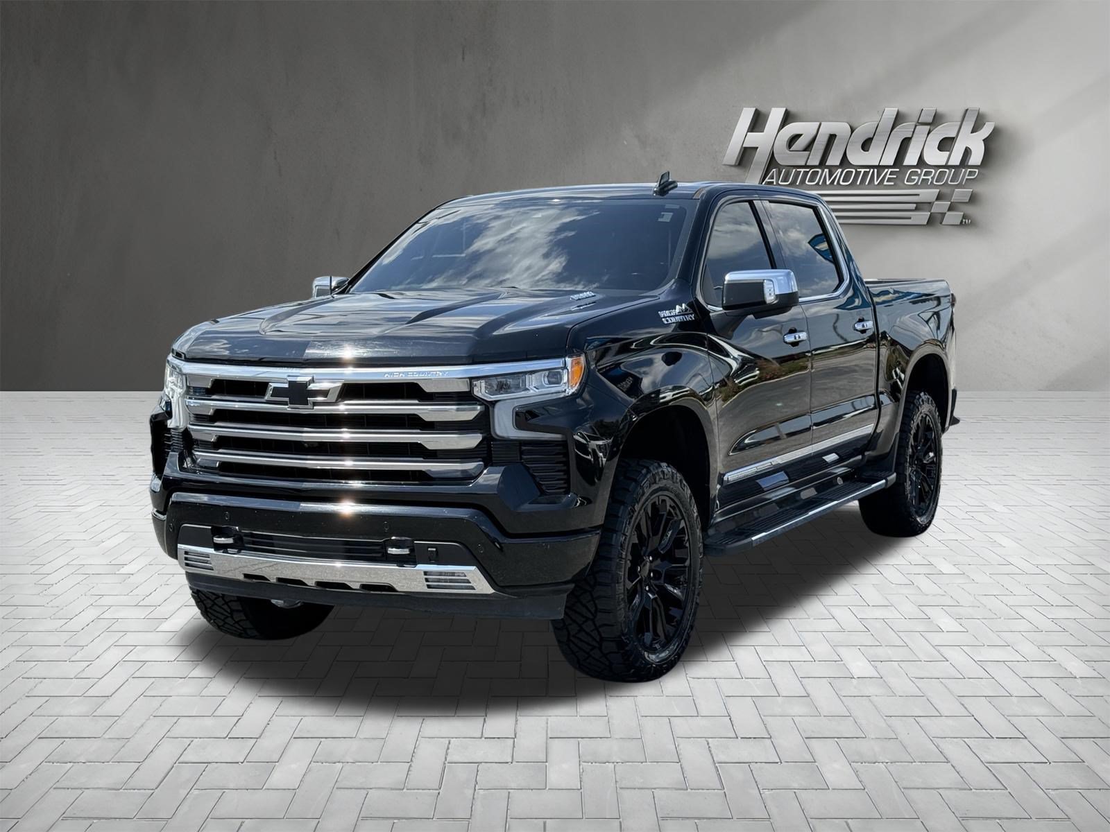 Used 2023 Chevrolet Silverado 1500 High Country w/ High Country Premium Package AWD/4WD image 5