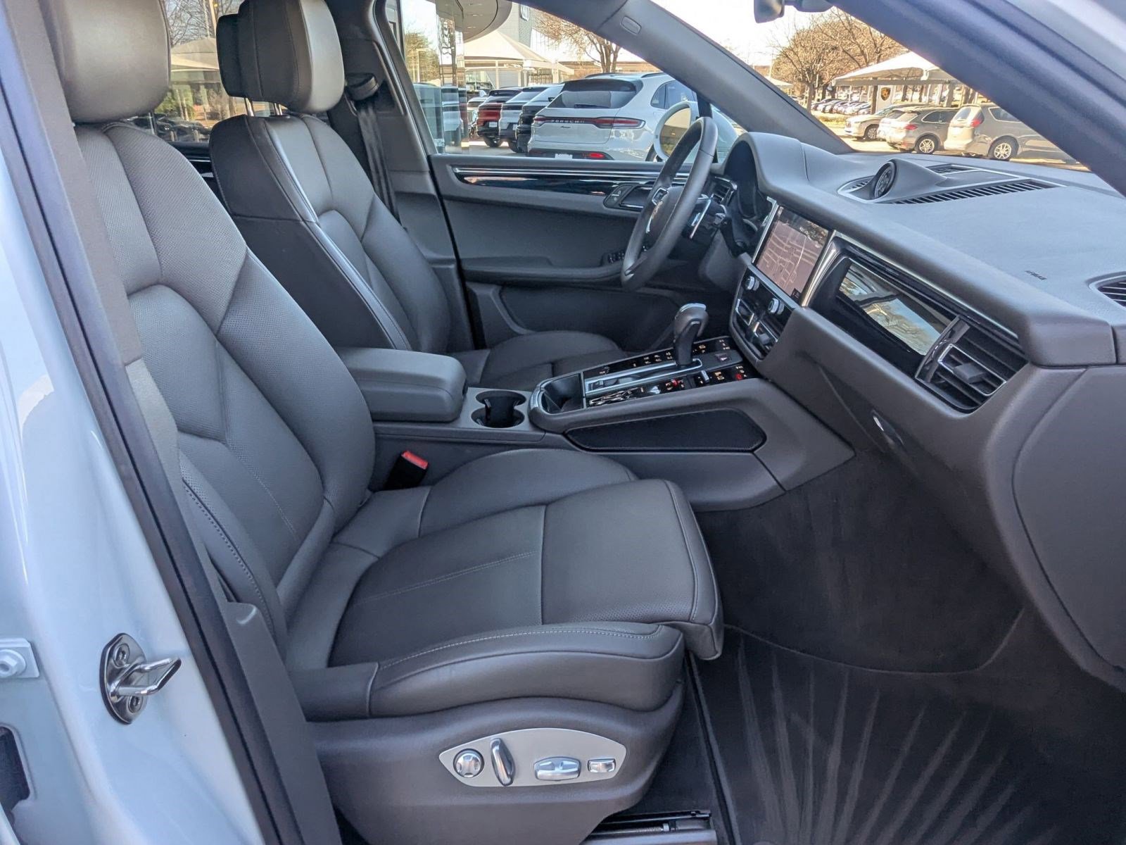 Certified 2025 Porsche Macan image 25