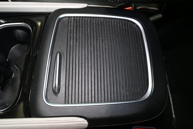 Used 2023 Chrysler Pacifica Limited FWD image 24