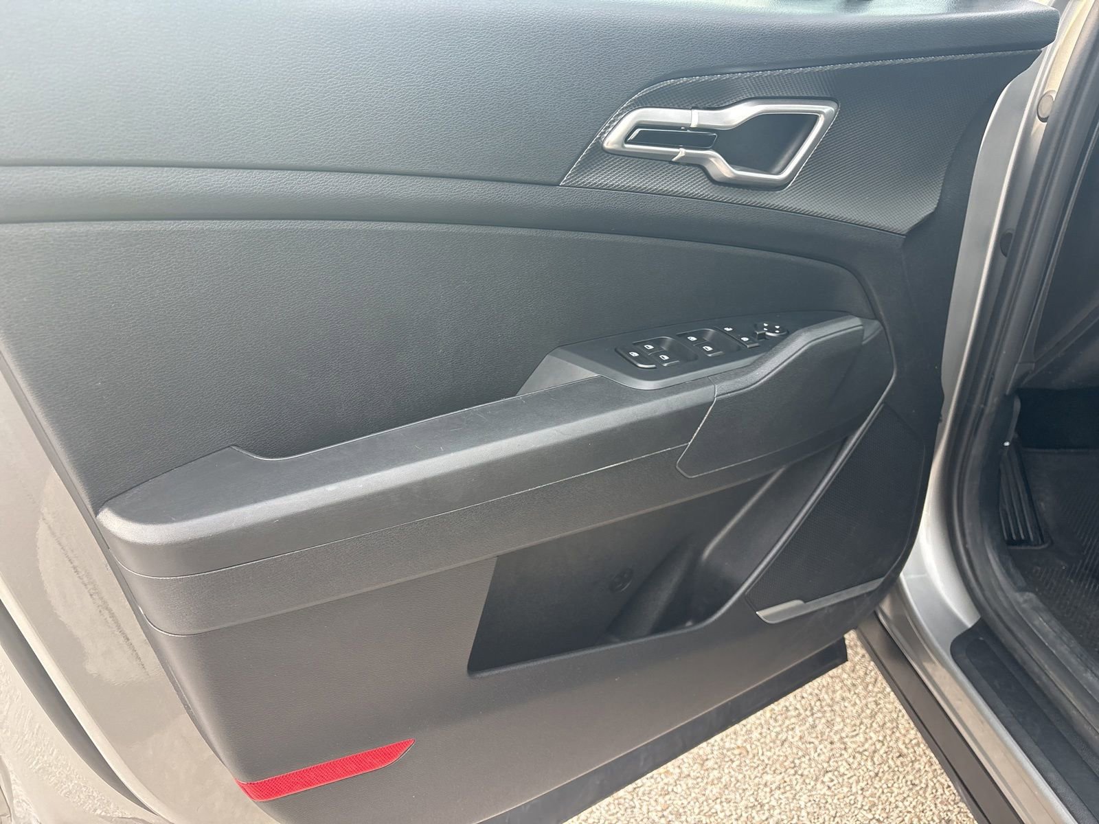 Used 2025 Kia Sportage LX FWD image 10