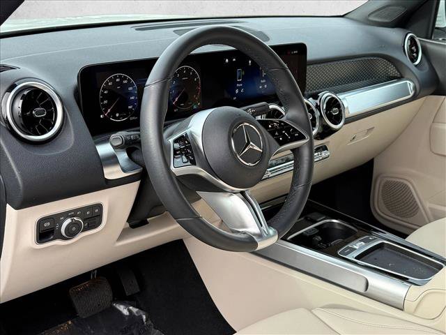 Used 2025 Mercedes-Benz GLB 250 4MATIC image 10