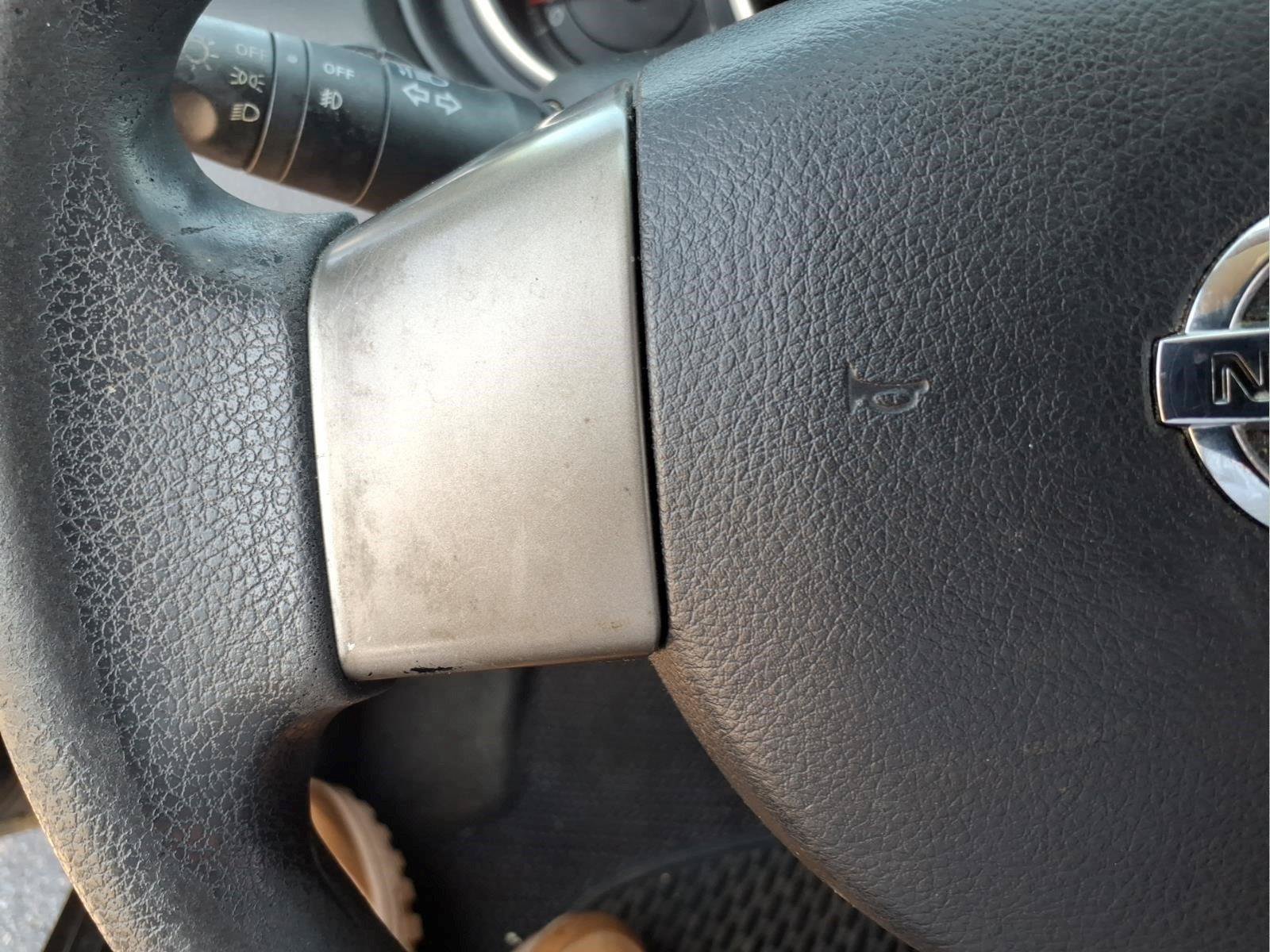 Used 2010 Nissan Versa Hatchback FWD image 22