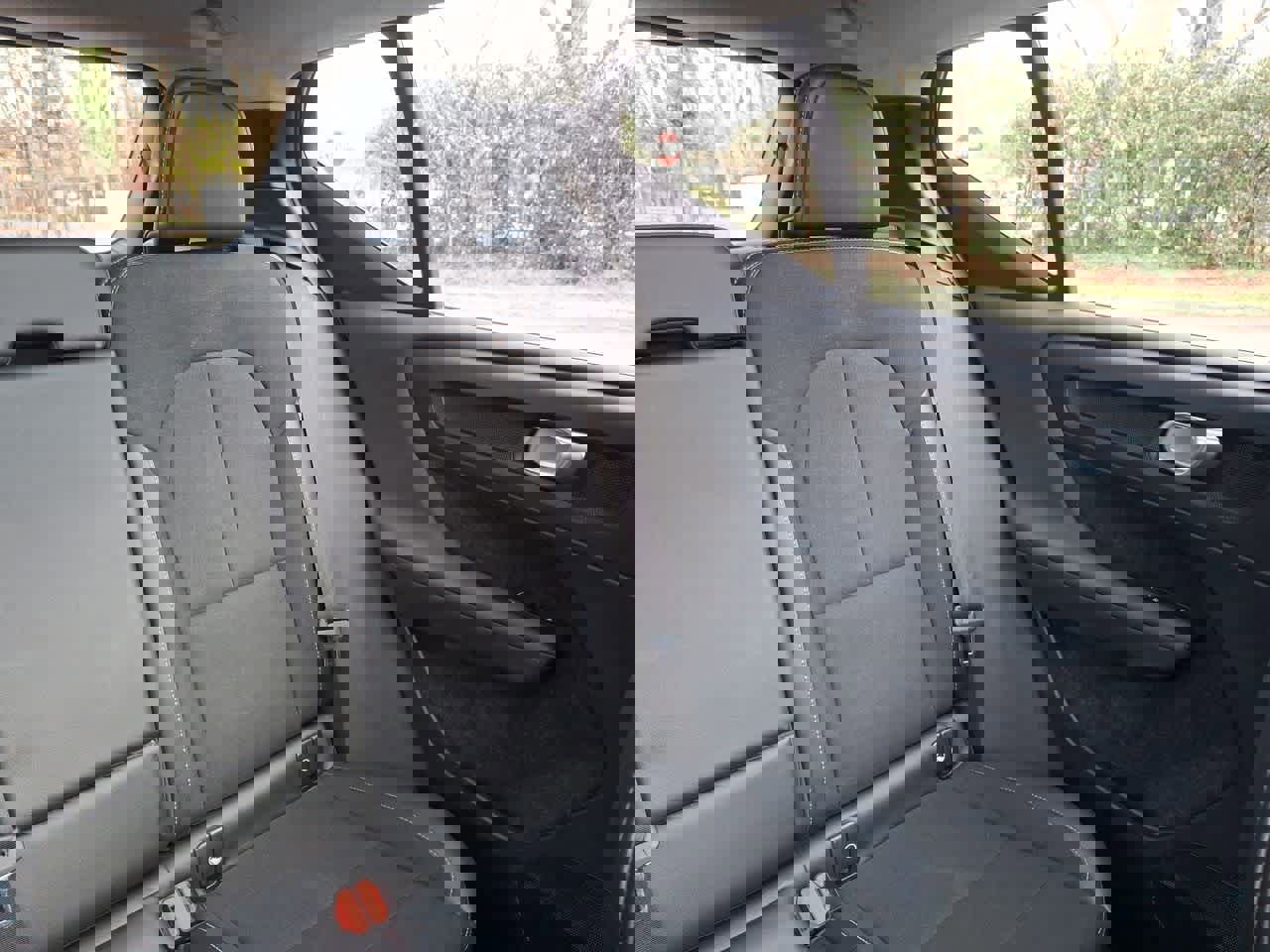 Used 2020 Volvo XC40 T5 Momentum image 14