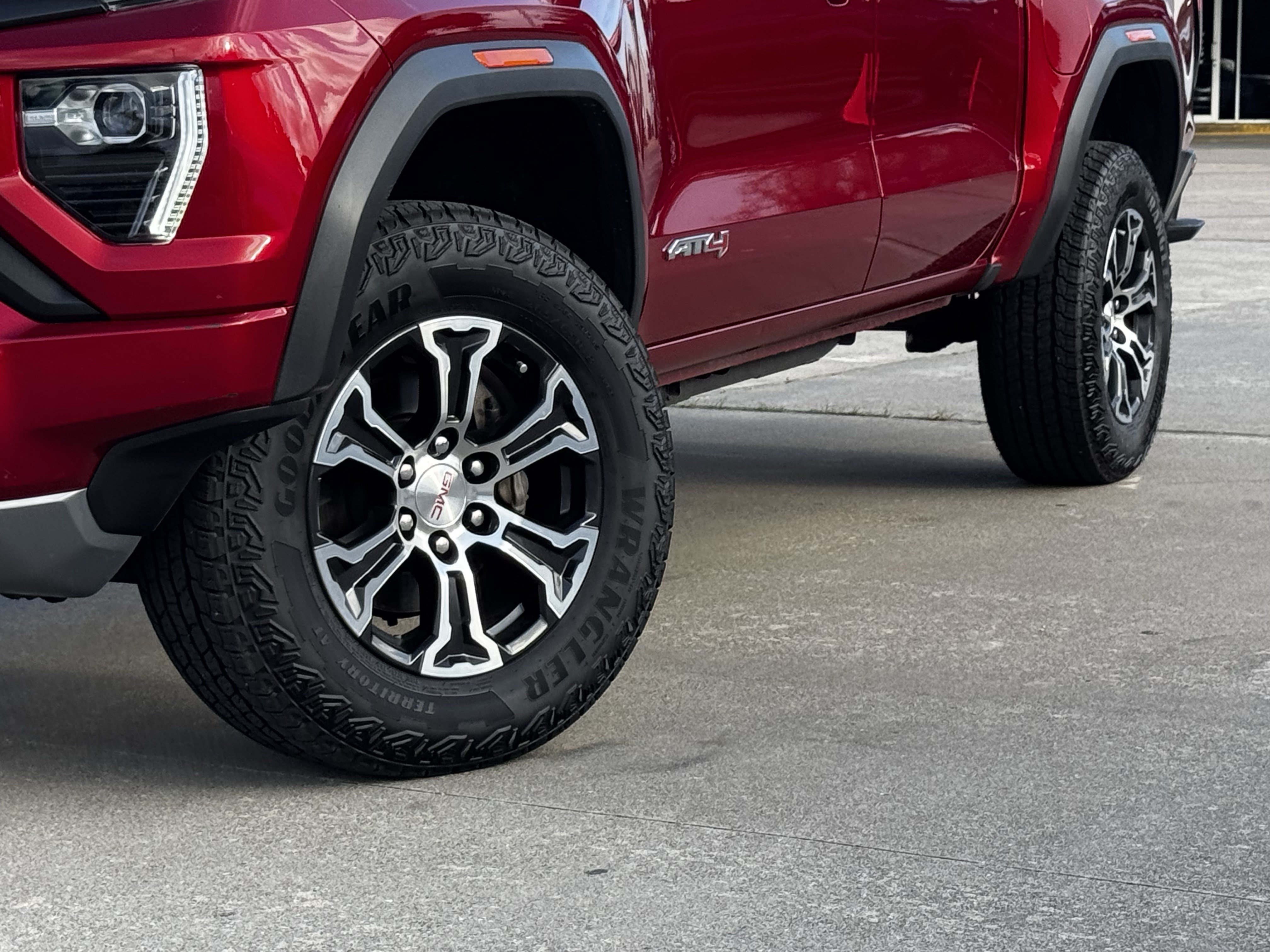 Used 2023 GMC Canyon AT4 w/ AT4 Premium Package AWD/4WD image 12