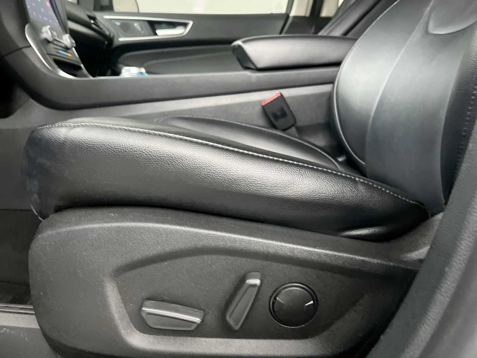Used 2022 Ford Edge Titanium AWD/4WD image 20