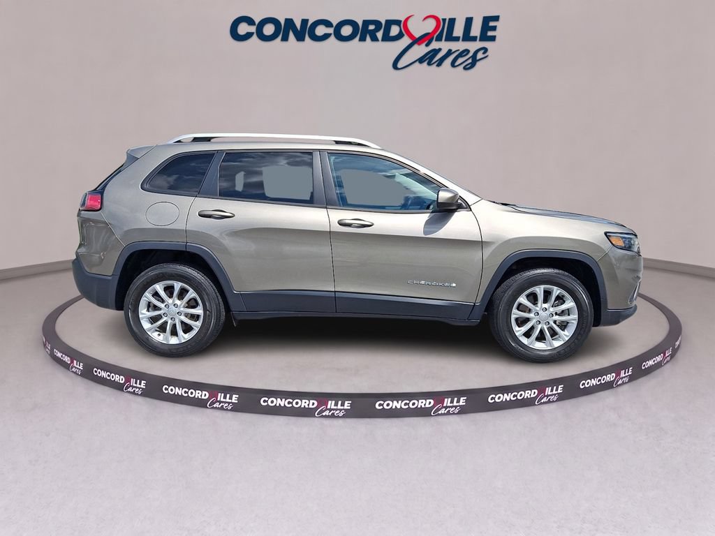 Used 2020 Jeep Cherokee Latitude w/ Cold Weather Group AWD/4WD image 7