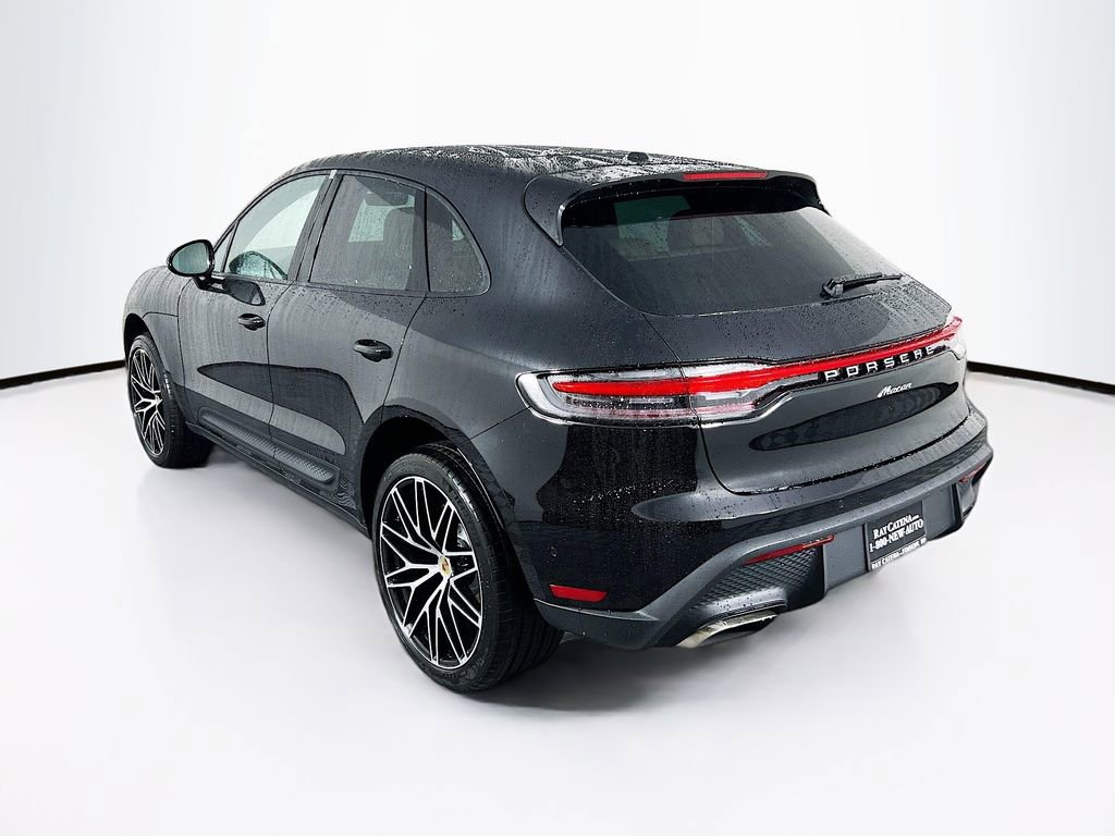 Certified 2026 Porsche Macan AWD/4WD image 3