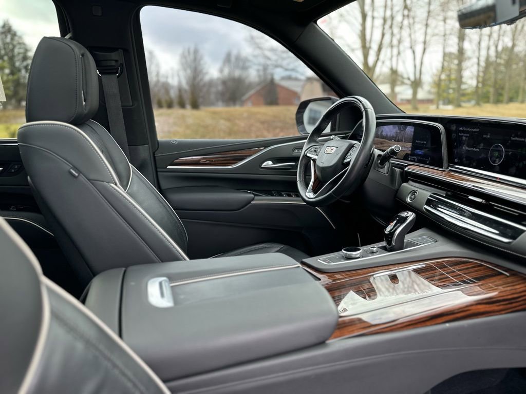 Used 2022 Cadillac Escalade Premium Luxury image 28