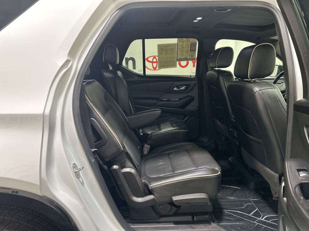 Used 2022 Chevrolet Traverse Premier w/ Redline Edition AWD/4WD image 16