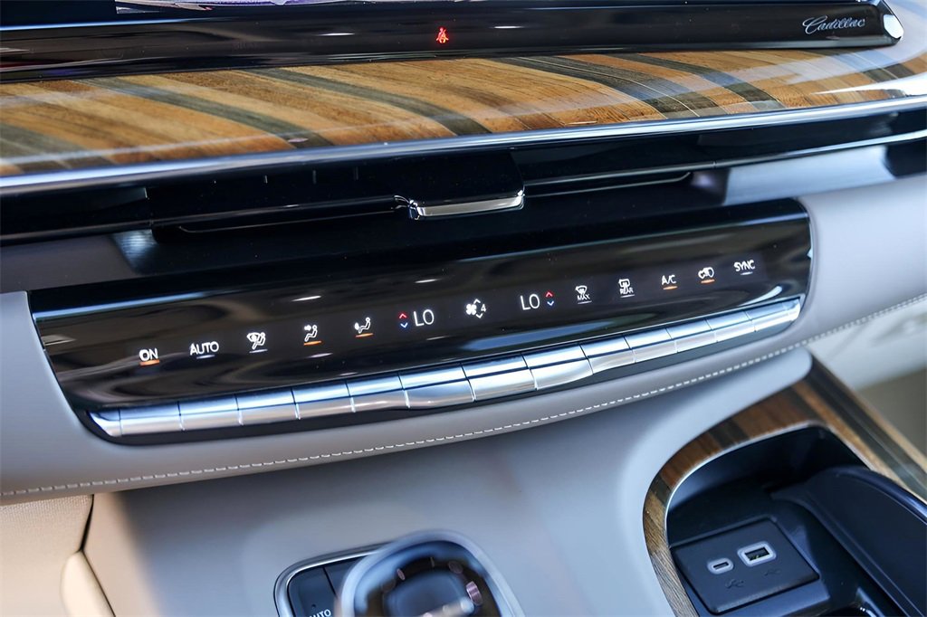 Certified 2024 Cadillac Escalade Premium Luxury Platinum w/ Heavy-Duty Trailer Package image 30