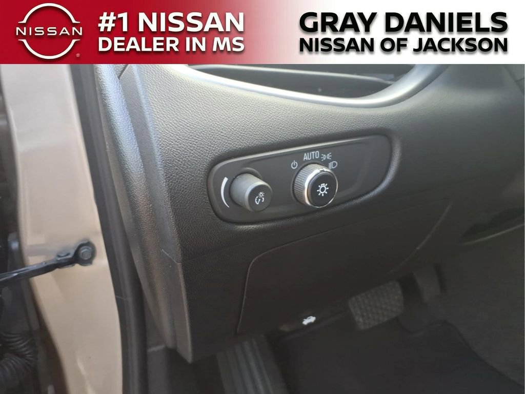 Used 2025 Chevrolet Malibu LT FWD image 12