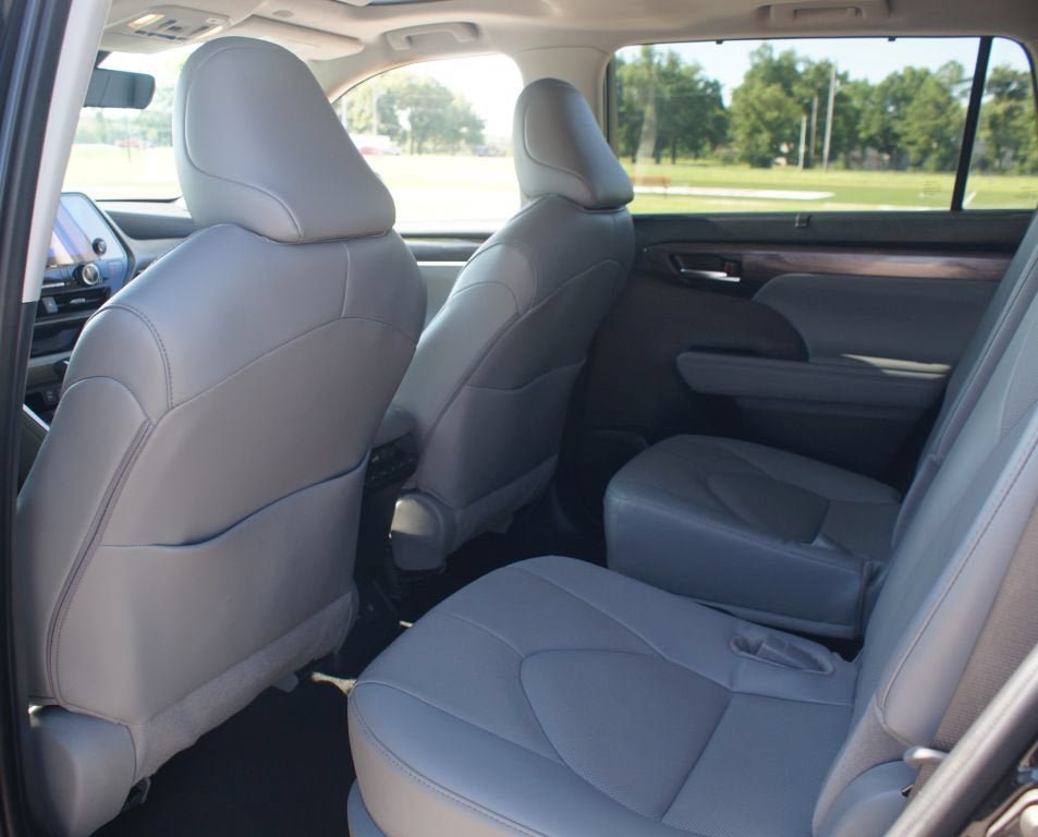 Used 2024 Toyota Highlander Limited FWD image 15