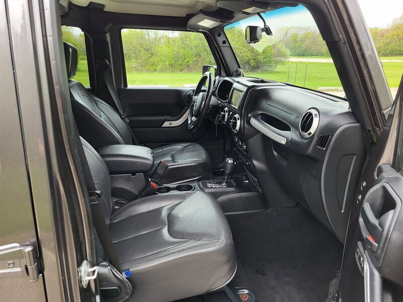Used 2014 Jeep Wrangler Unlimited Sahara w/ Dual Top Group AWD/4WD image 12