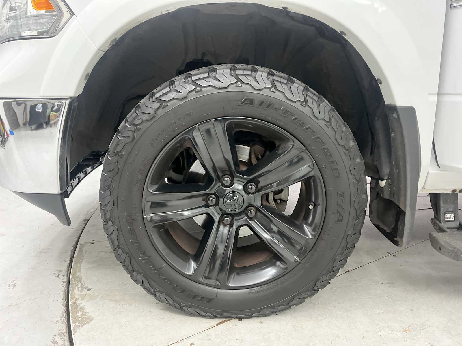 Used 2018 RAM 1500 Laramie w/ Convenience Group AWD/4WD image 24