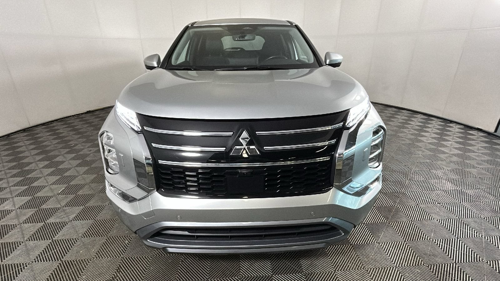 Used 2025 Mitsubishi Outlander SE AWD/4WD image 7