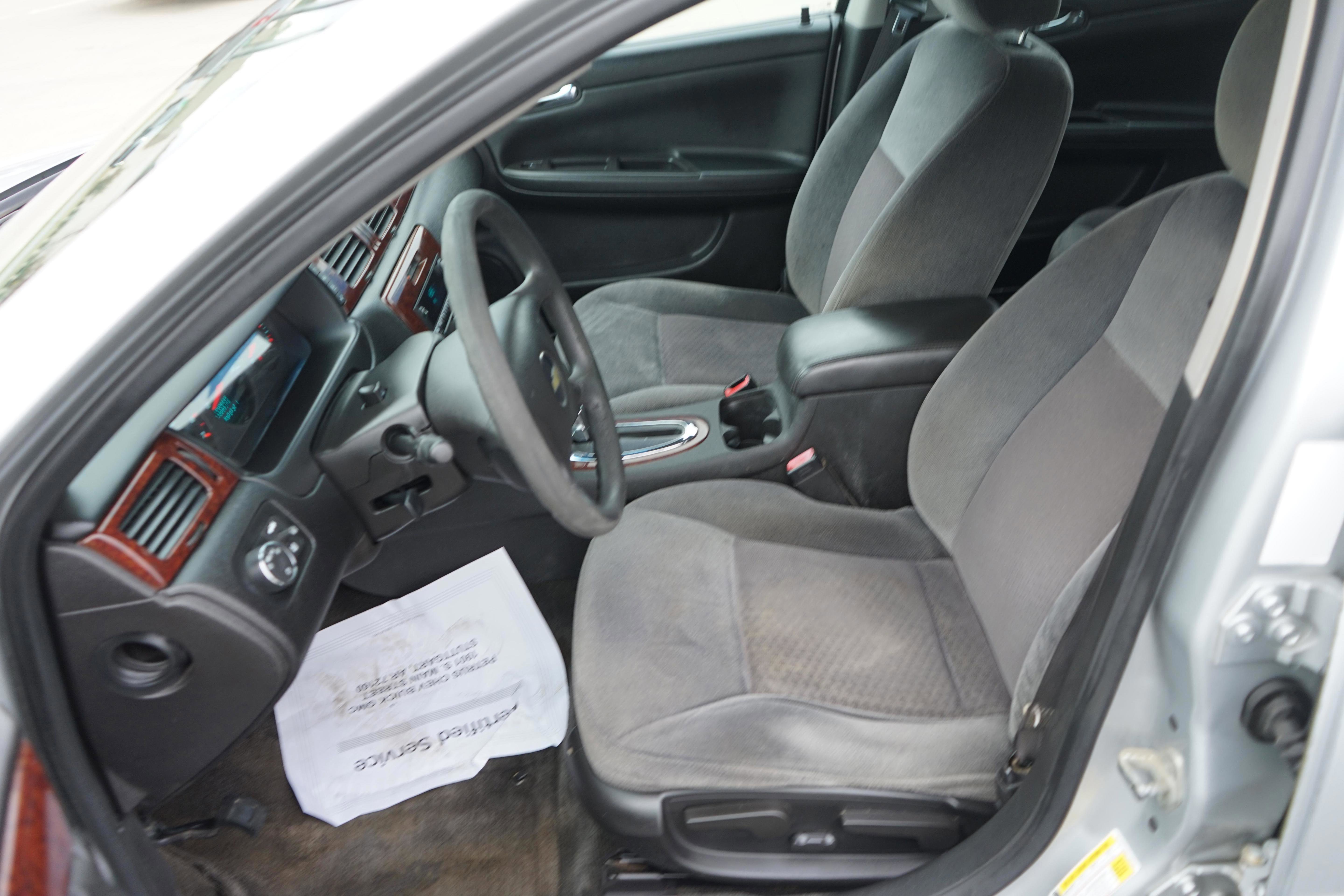 Used 2010 Chevrolet Impala LS image 9