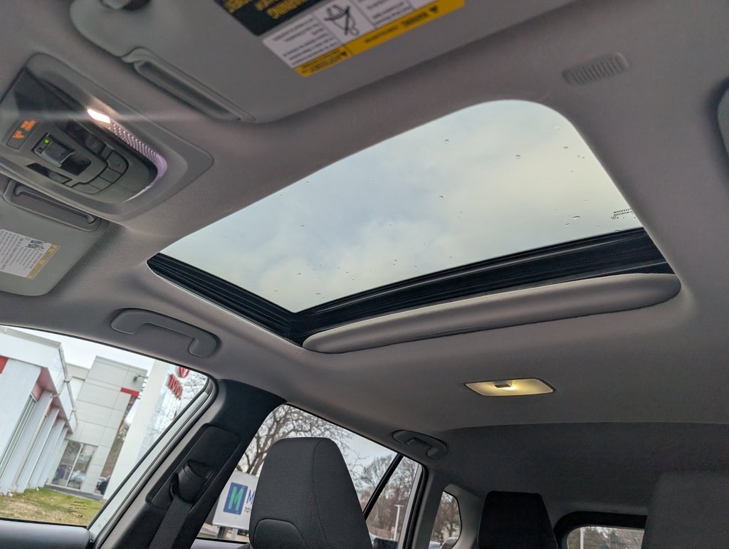 Used 2022 Toyota Corolla Cross LE image 27