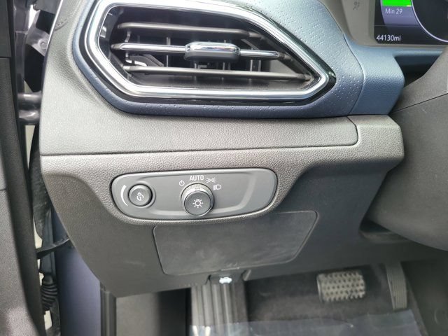 Used 2023 Chevrolet Bolt EUV Premier w/ Sun & Sound Package FWD image 17