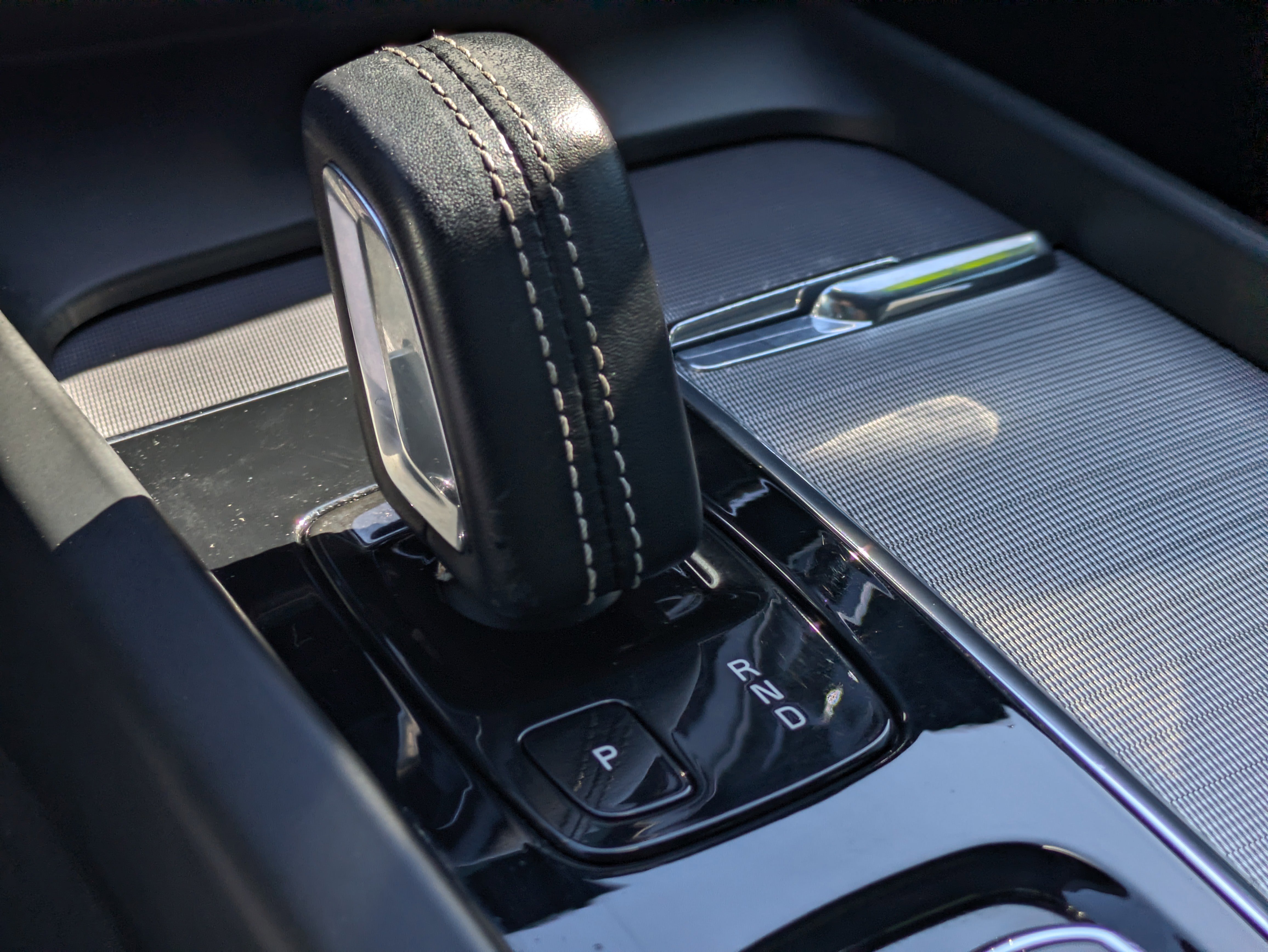 Used 2022 Volvo XC60 B5 R-Design w/ Advanced Package image 34