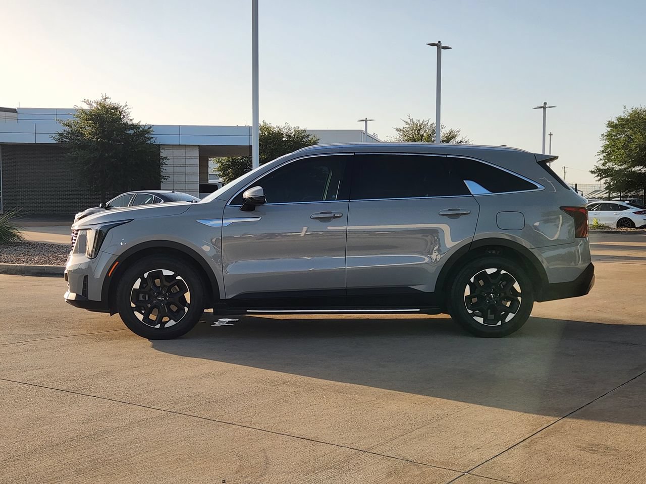 Used 2025 Kia Sorento S FWD image 4