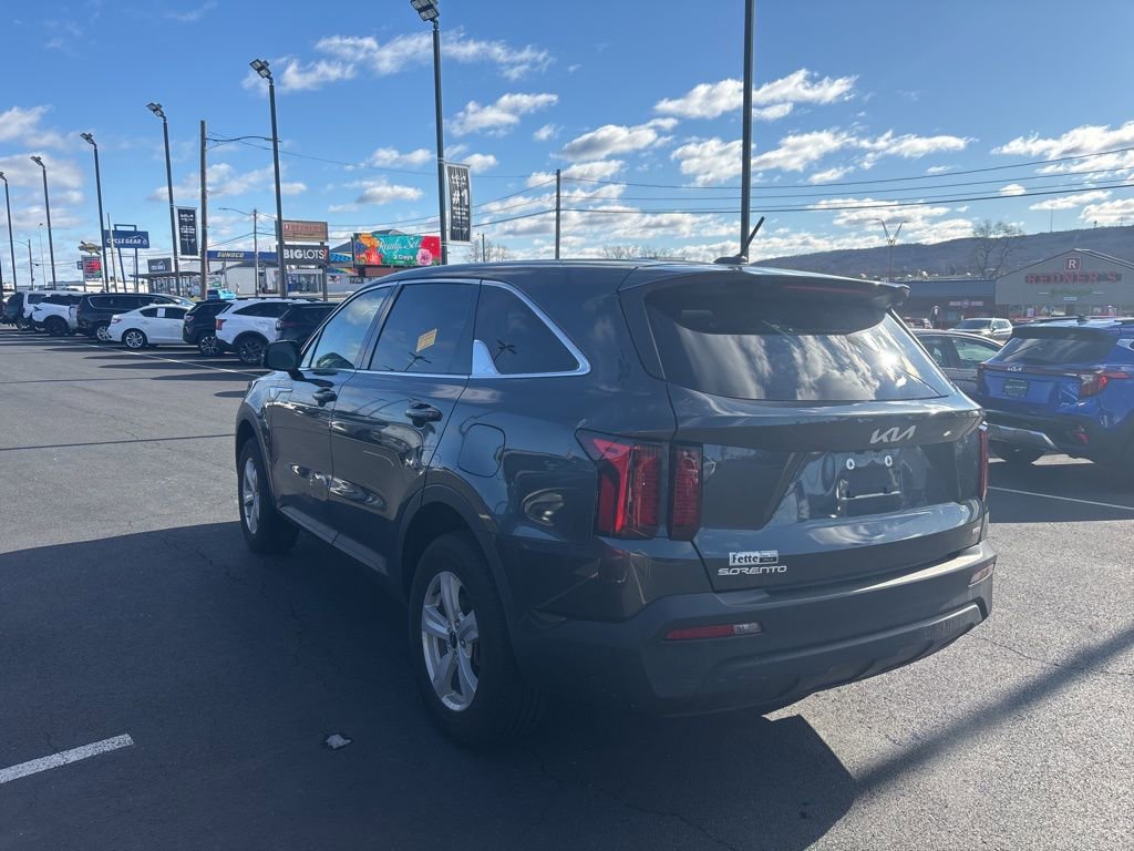 Certified 2023 Kia Sorento LX image 5