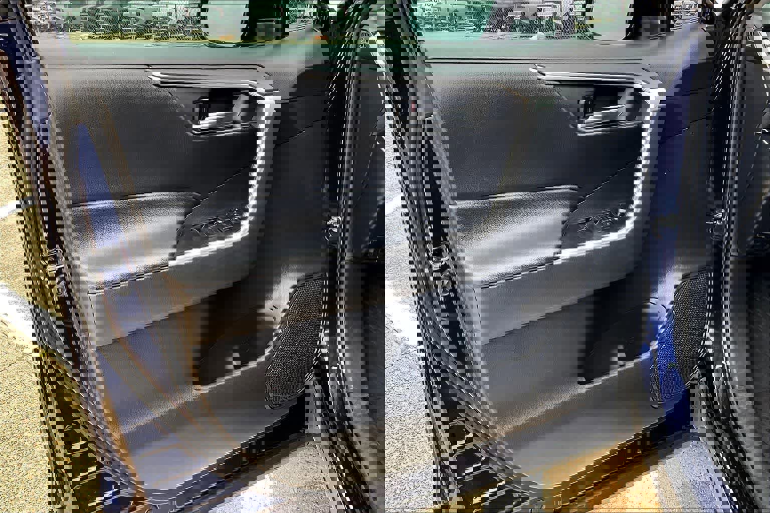 Used 2020 Toyota RAV4 XLE Premium image 27