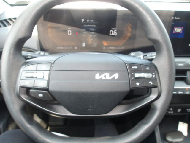 Used 2025 Kia K4 FWD image 16