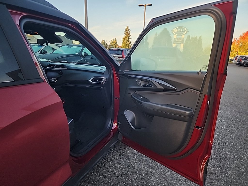 Used 2023 Chevrolet TrailBlazer RS w/ Sun and Liftgate Package AWD/4WD image 19
