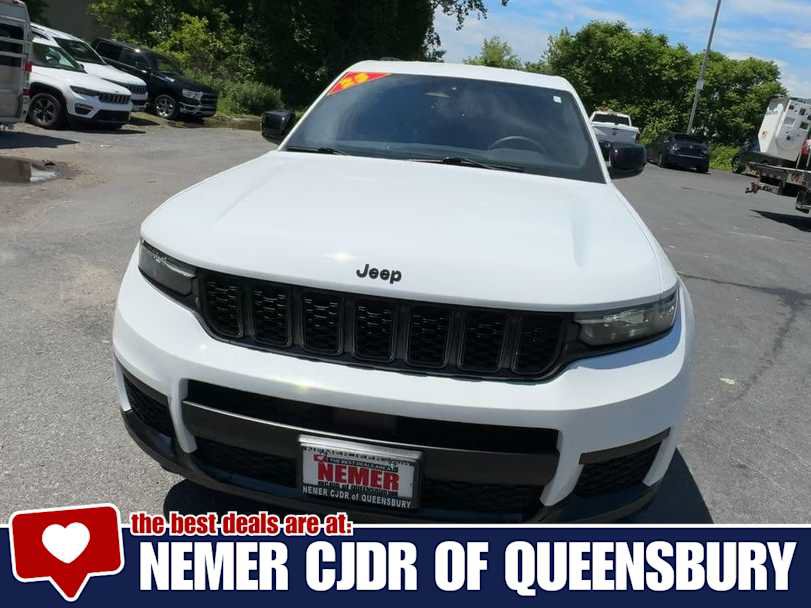 Used 2023 Jeep Grand Cherokee L Laredo AWD/4WD image 3