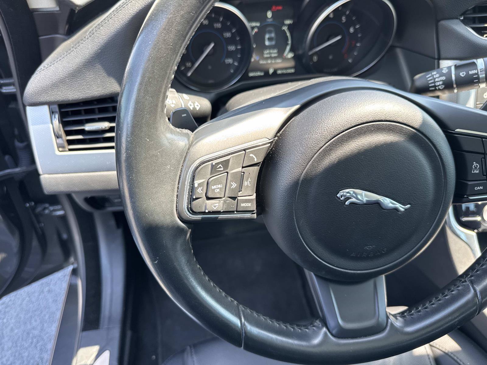 Used 2017 Jaguar XF Premium RWD image 23