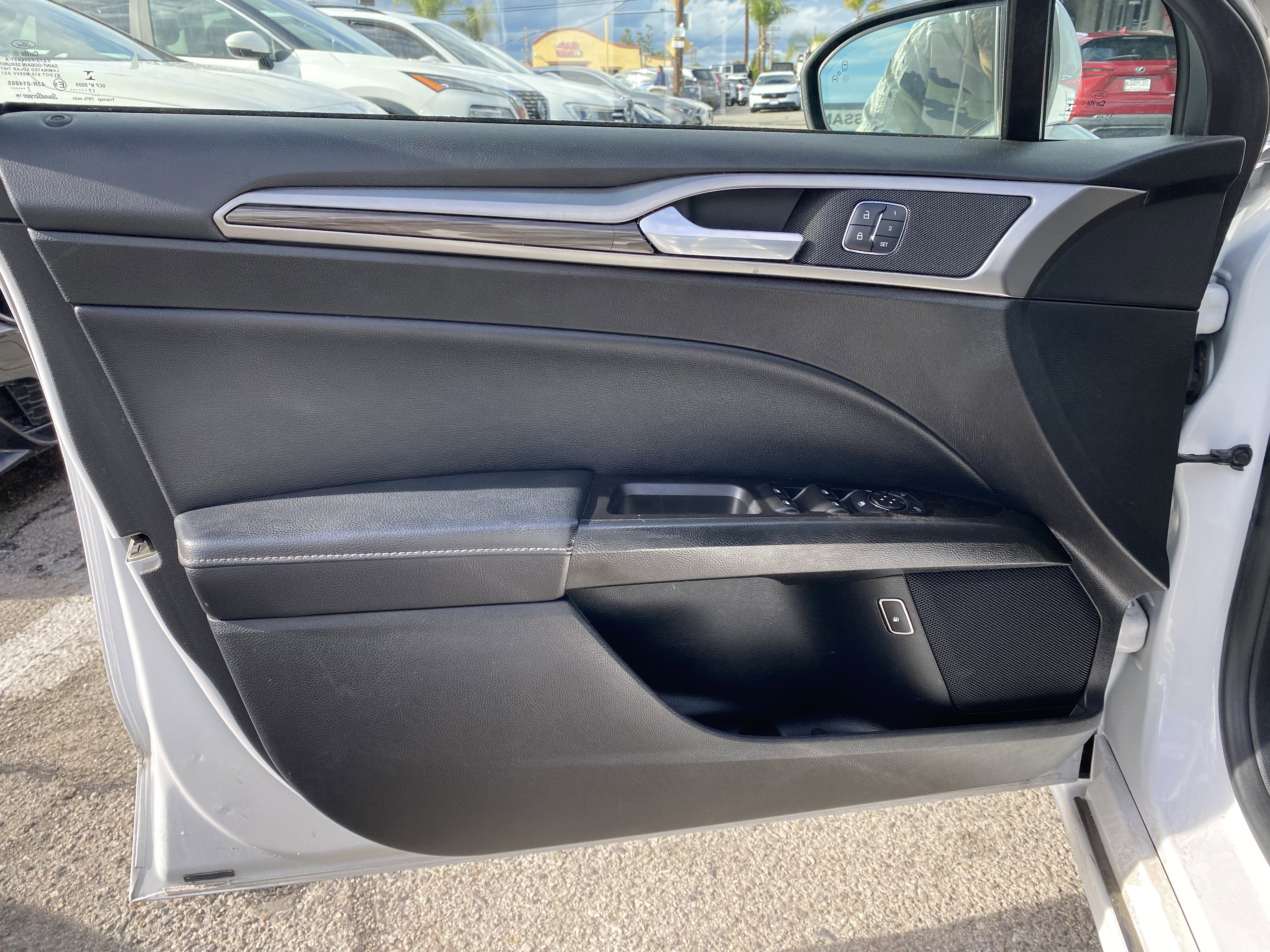 Used 2018 Ford Fusion SE w/ Equipment Group 602A image 15