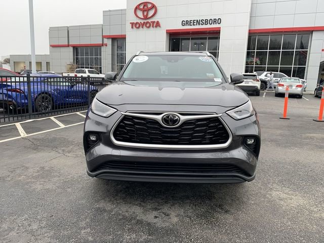 Certified 2024 Toyota Highlander XLE image 3