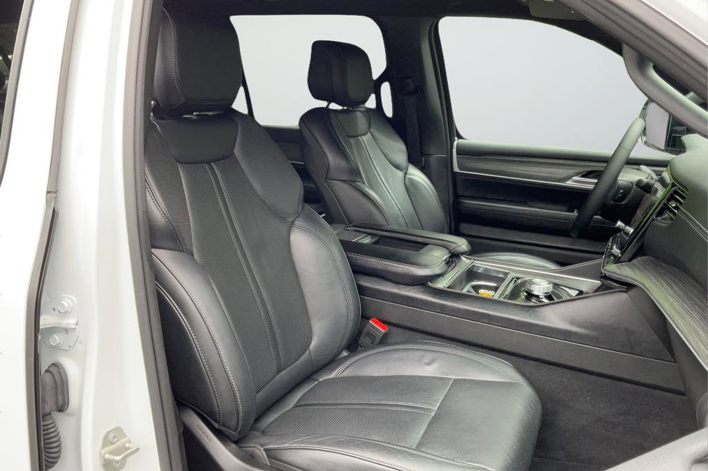 Used 2023 Jeep Wagoneer L Series II RWD image 20