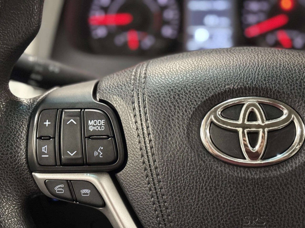 Used 2015 Toyota Sienna LE FWD image 33
