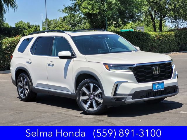 Used 2025 Honda Pilot Touring image 2