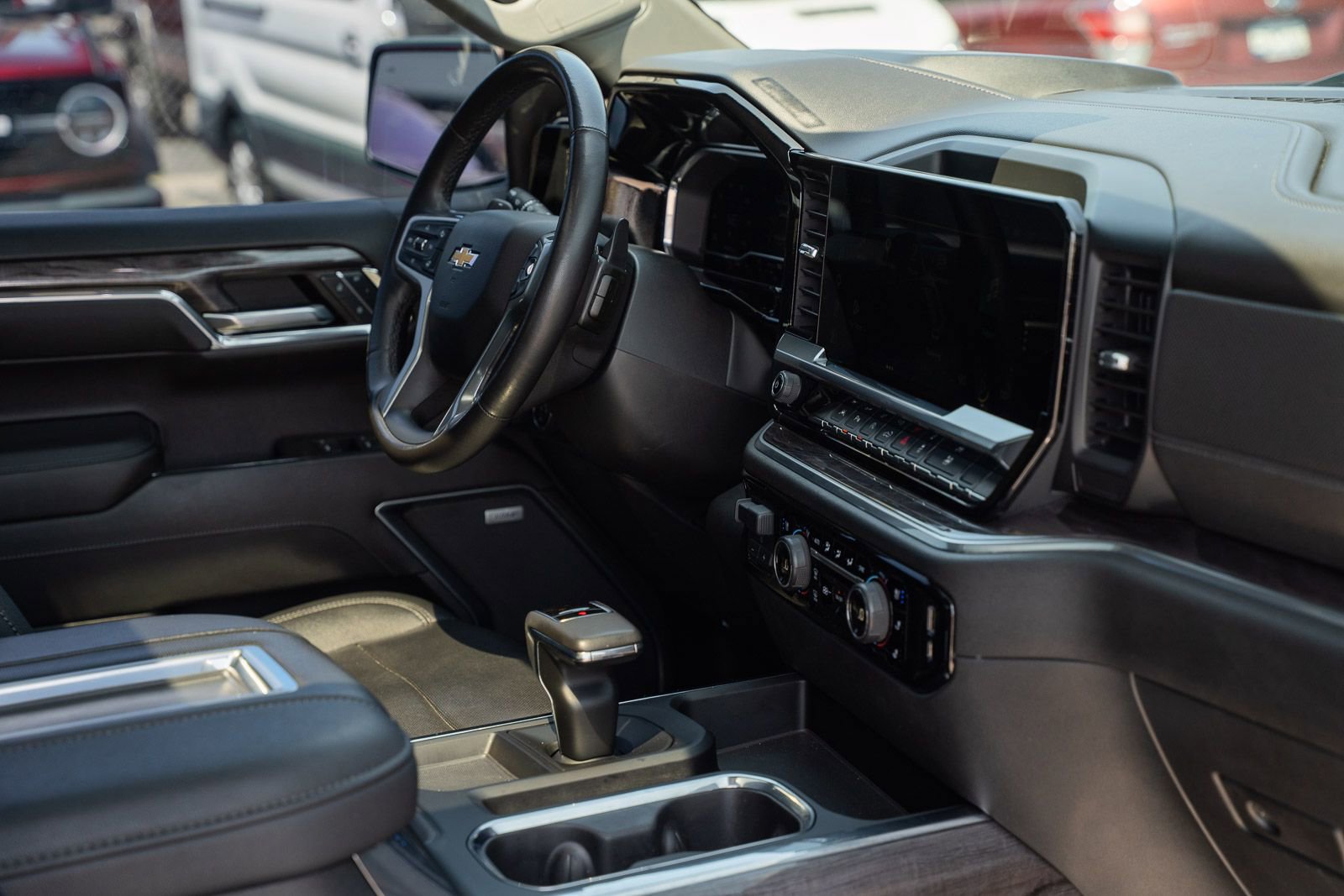 Used 2022 Chevrolet Silverado 1500 LTZ w/ LTZ Premium Package image 13