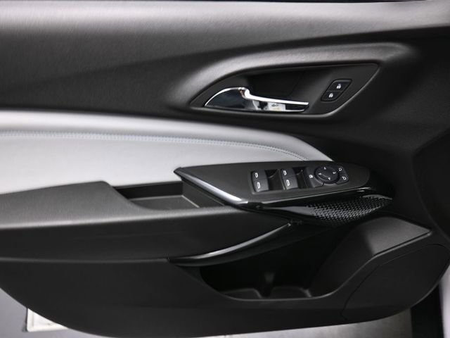 Used 2025 Chevrolet Trax LT w/ LT Convenience Package FWD image 13