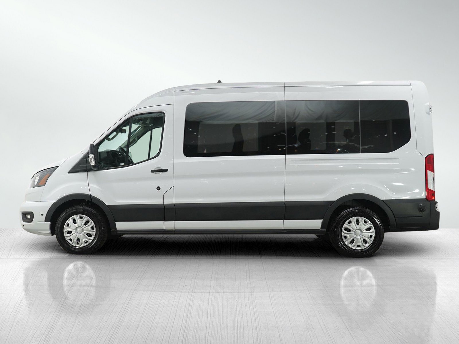 Used 2024 Ford Transit 350 XLT image 2