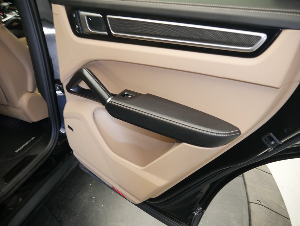 Certified 2023 Porsche Cayenne GTS AWD/4WD image 27