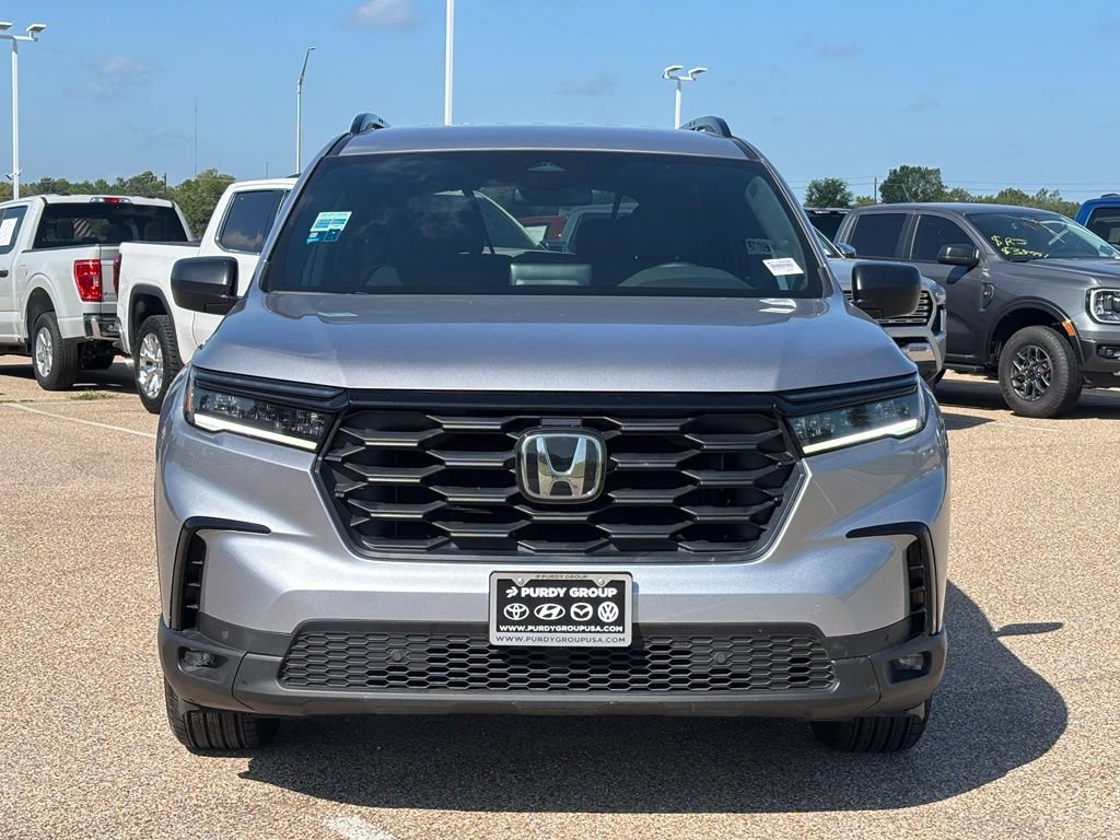Used 2025 Honda Pilot Sport image 3