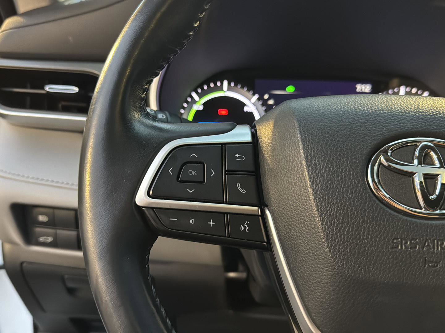 Used 2022 Toyota Highlander XLE image 19