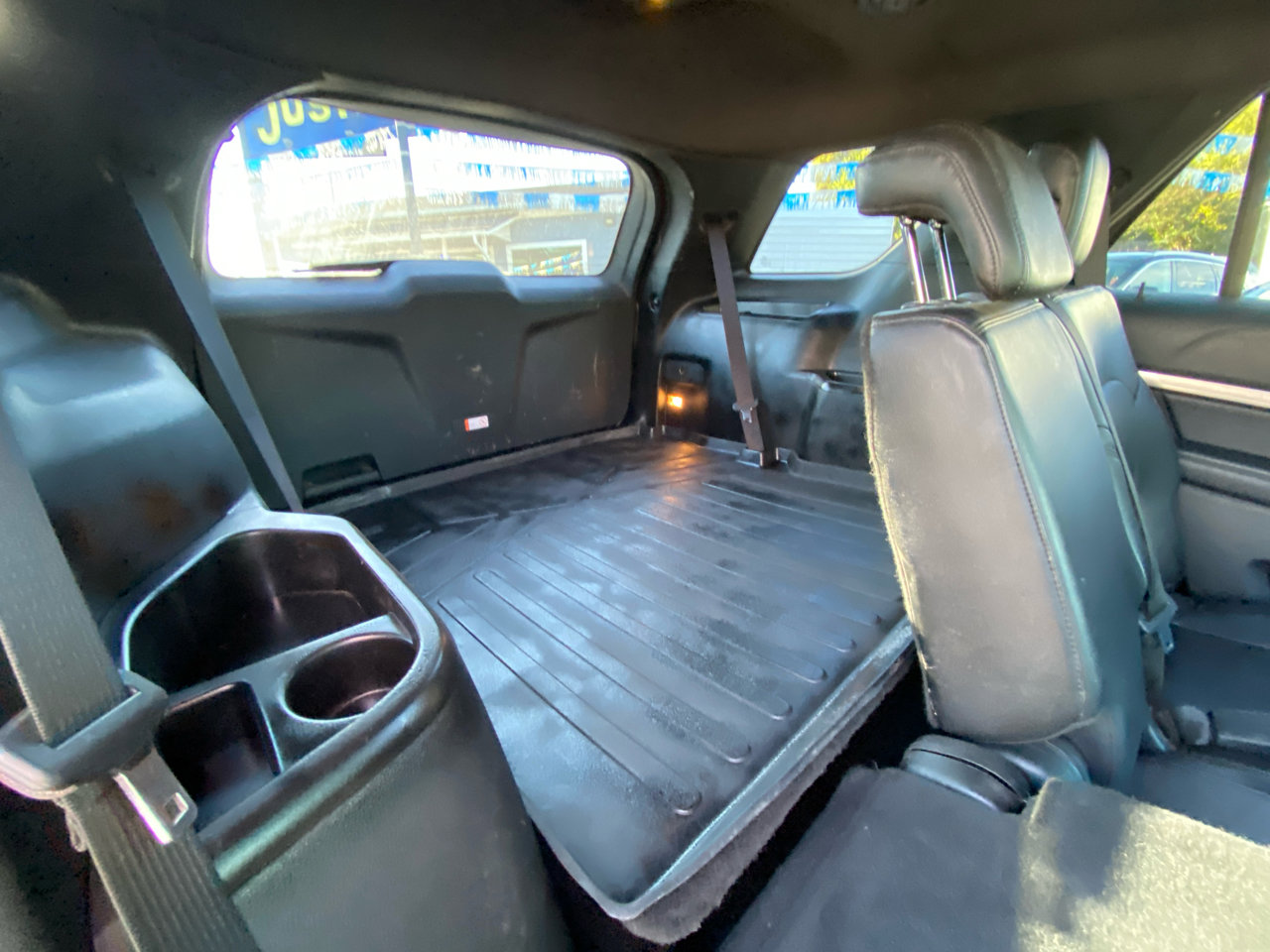 Used 2018 Ford Explorer XLT w/ Equipment Group 202A image 10