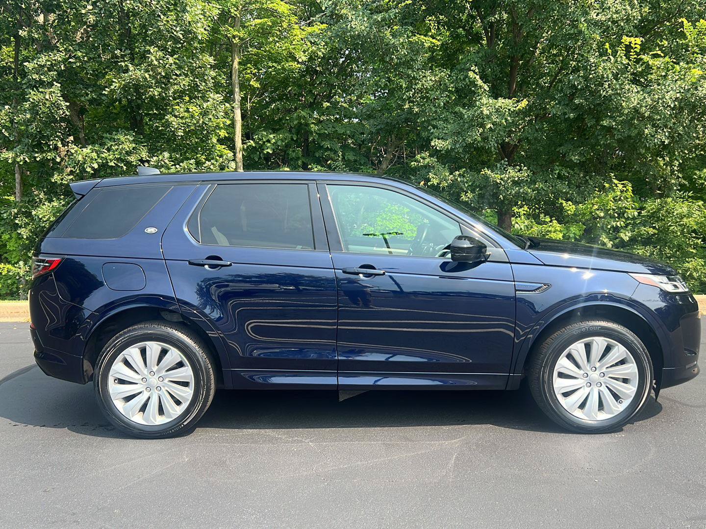 Used 2022 Land Rover Discovery Sport S R-Dynamic AWD/4WD image 5